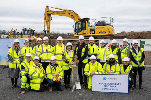 First Minister at Swansea Greener Grid Park
