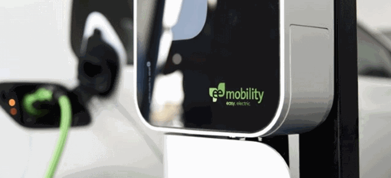 Green charging station