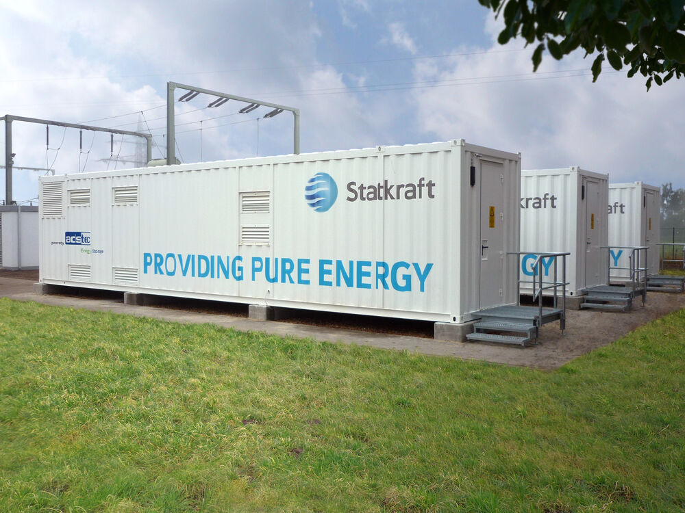 Battery containers with Statkraft branding