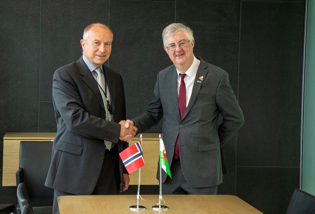 Mark Drakeford and Christian Rynning Tønnesen.jpg